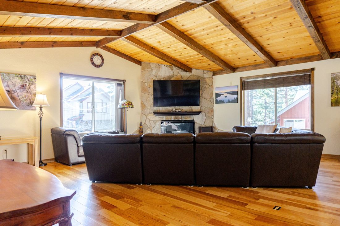 Living room image 5