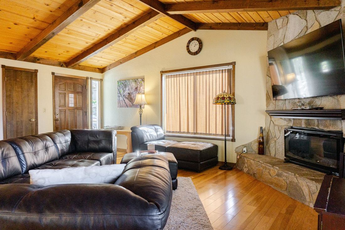 Living room image 6
