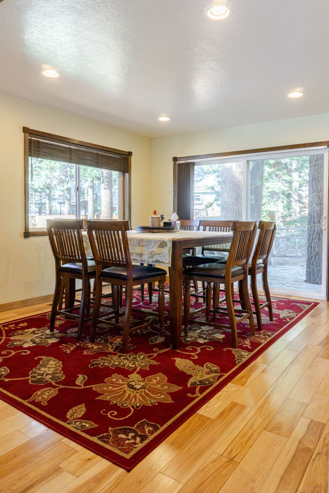 Dining area image 5