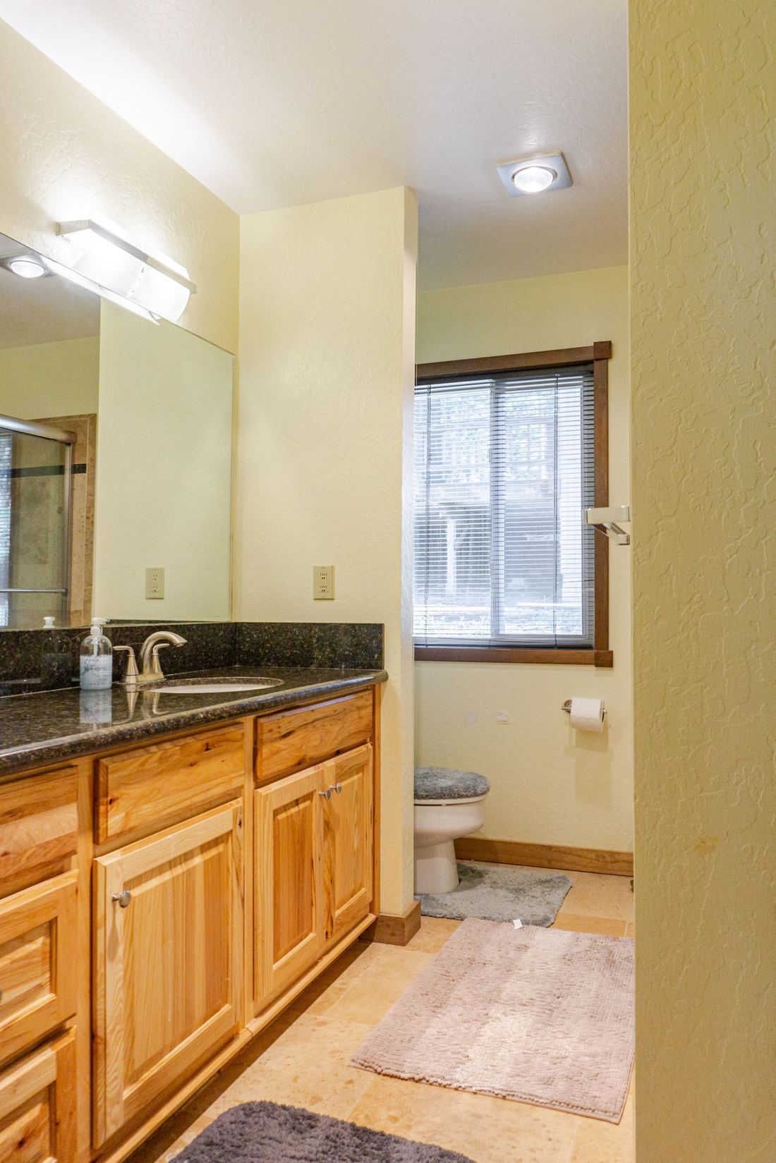 Full bathroom 1 image 2
