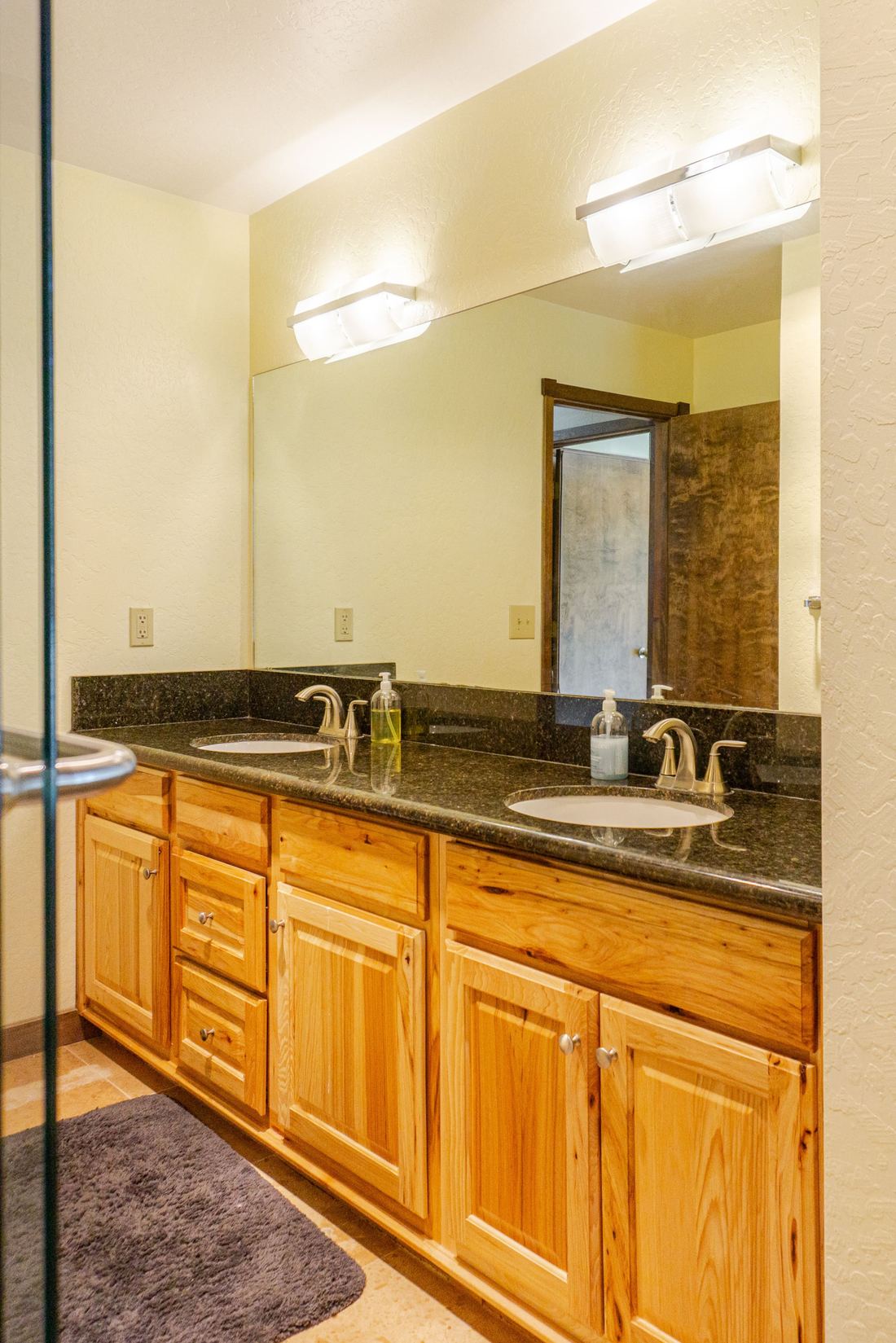 Full bathroom 1 image 4