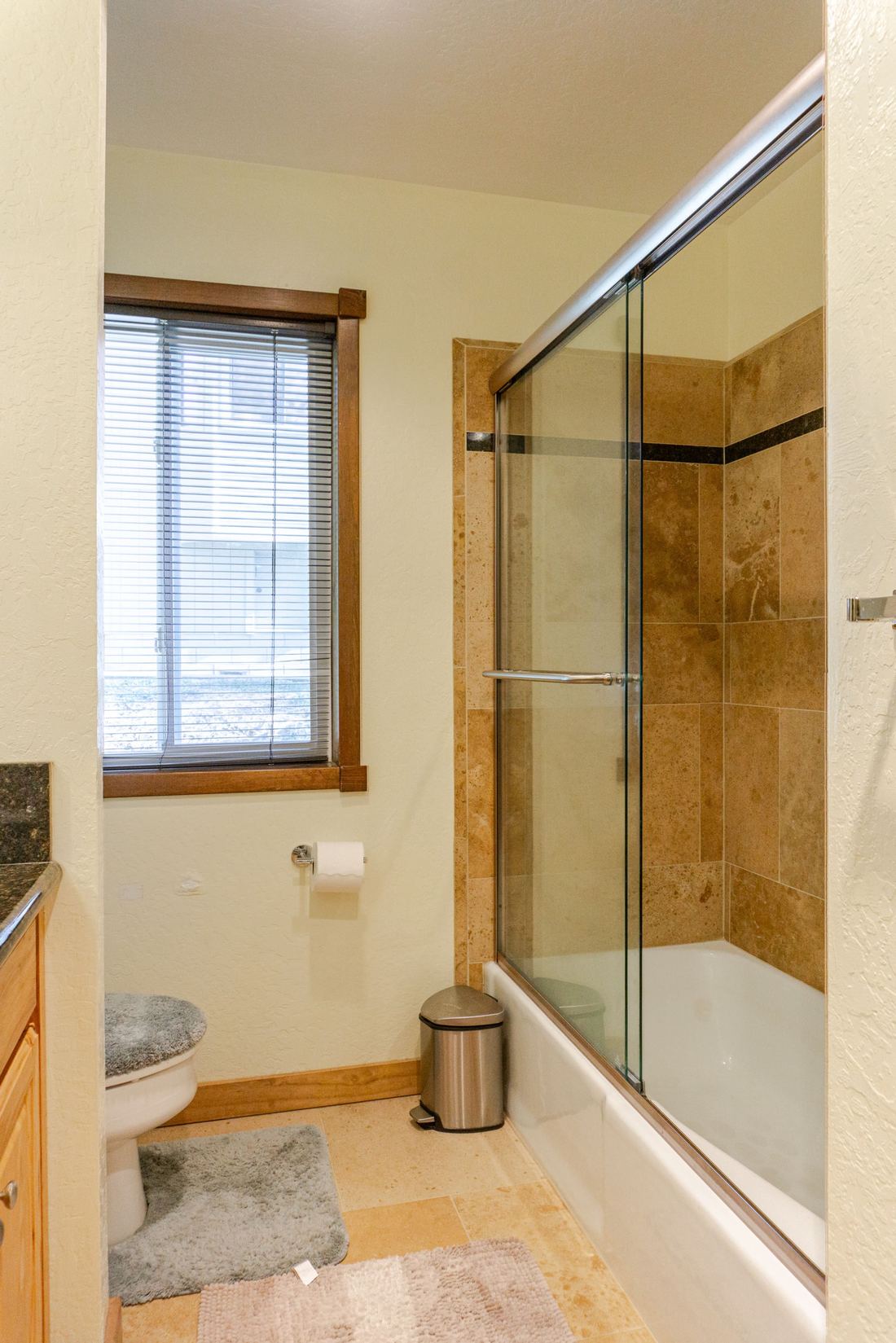 Full bathroom 1 image 5