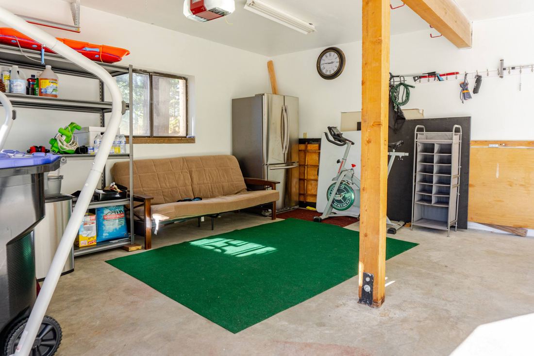 Garage image 3